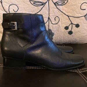 Women’s size 10 Liz Claiborne Villager Boots